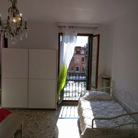 فندق مبيت وإفطار My Friends Canal View 3*