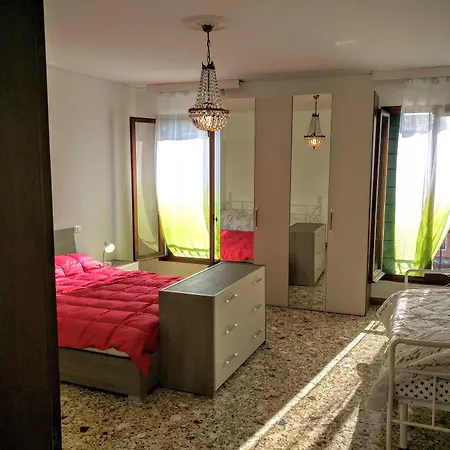 My Friends Canal View فندق مبيت وإفطار