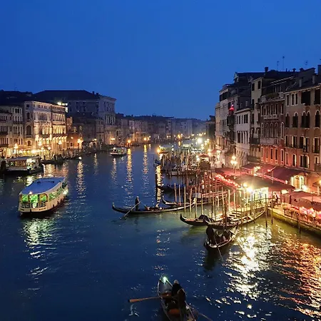 My Friends Canal View البندقية