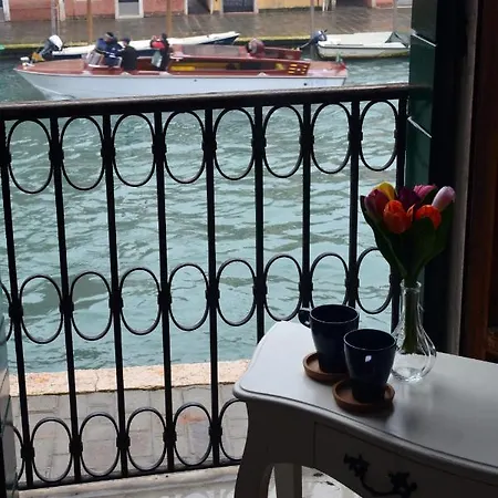فندق مبيت وإفطار My Friends Canal View 3*