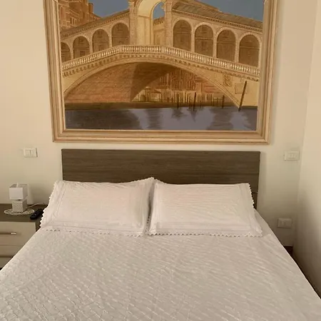 فندق مبيت وإفطار My Friends Canal View 3*