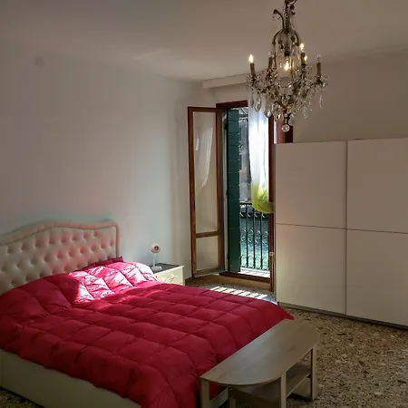 Bed & Breakfast My Friends Canal View