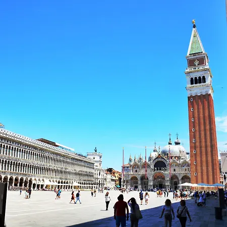 Bed & Breakfast My Friends Canal View Venedig