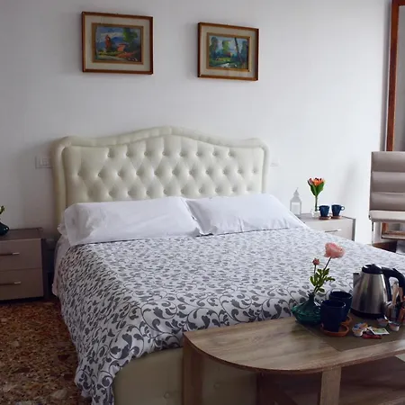 My Friends Canal View Bed & Breakfast Venedig