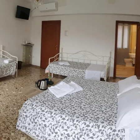 My Friends Canal View Bed & Breakfast 3*