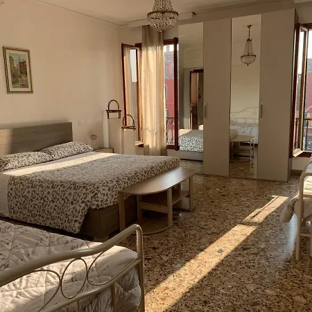 My Friends Canal View 3* Venedig