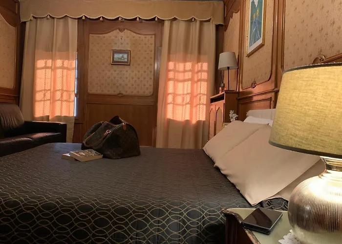 My Friends Canal View Couette-café