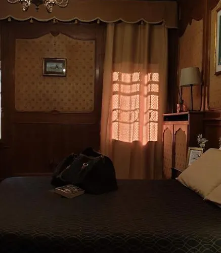 My Friends Canal View Couette-café