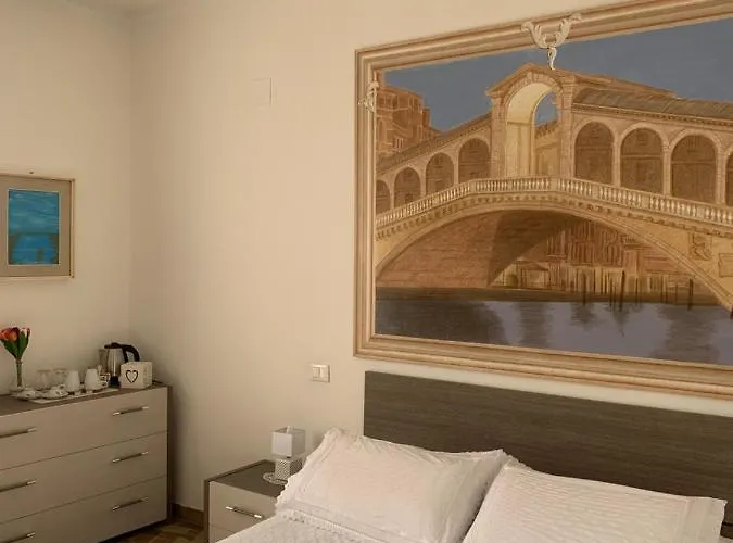 My Friends Canal View Couette-café