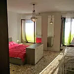 My Friends Canal View Bed & Breakfast