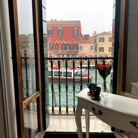 My Friends Canal View Bed and breakfast